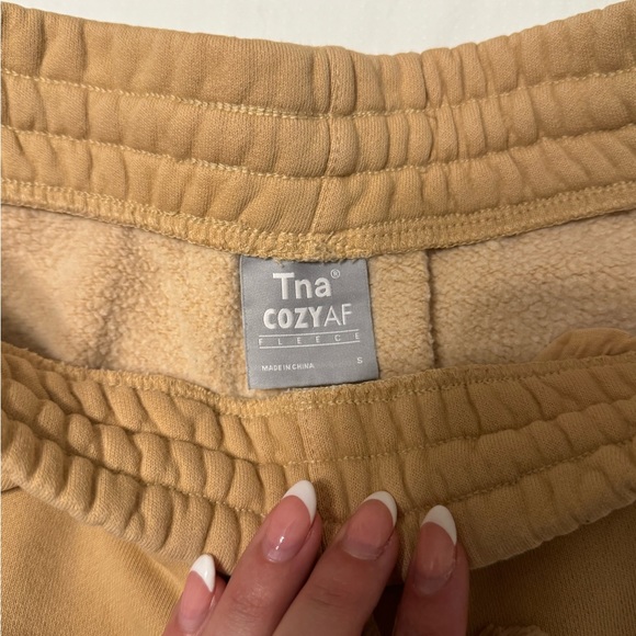 Aritzia TNA cozy AF fleece wide leg sweatpants - Picture 3 of 3